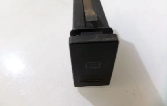 Volkswagen PASSAT B5 Windscreen/window heater switch 3B0959621B