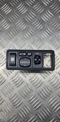 Toyota Yaris Wing mirror switch 777669 183575