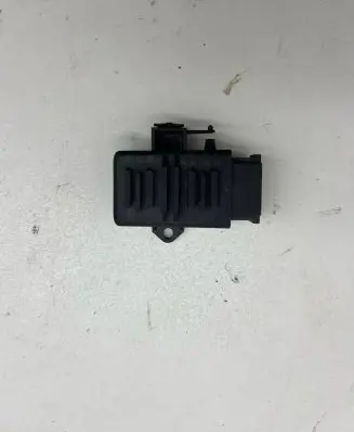 Volkswagen PASSAT B6 Seat heating relay 1K0959772