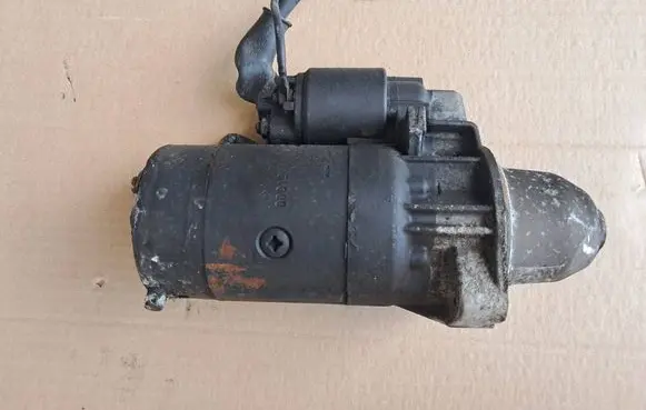 Mercedes-Benz E W124 Starter motor 0001218156
