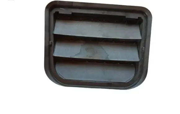 Quarter panel pressure vent