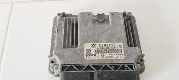 Volkswagen Touran I Engine control unit/module 03G906013E 0281013443
