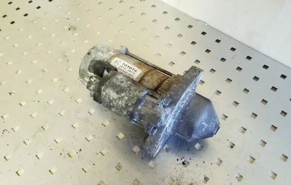 Toyota Avensis T270 Starter motor 281000R010