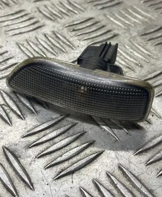Volvo S80 Front fender indicator light 8658945