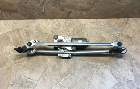 BMW X1 E84 Front wiper linkage and motor 2992466