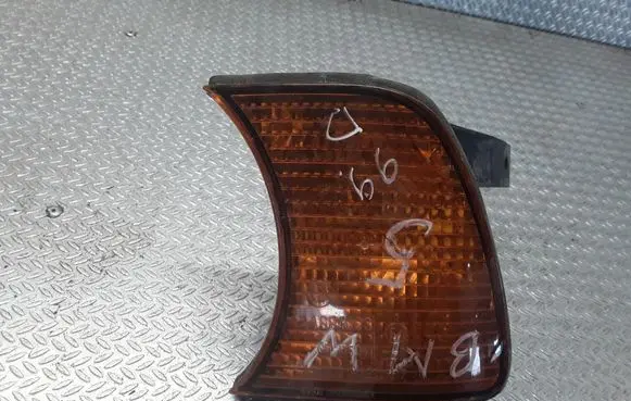 BMW 5 E34 Front indicator light 1384033