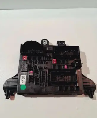 Opel Insignia A Fuse module 22737764 12091710512 2273776402