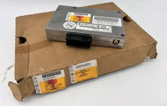 Audi A4 S4 B7 8E 8H Bluetooth control unit module 8P0862335QX 8P0862335C 9306EE085050281