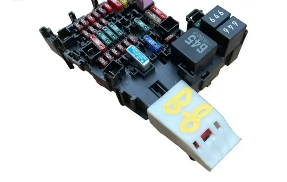 Volkswagen PASSAT B8 Fuse module 5Q0937615C 21062018 VWPE904184