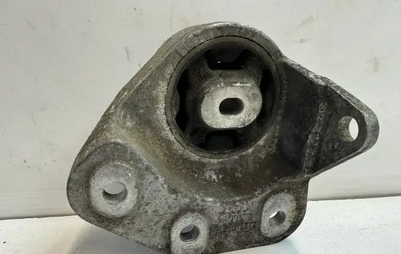 Audi A8 S8 D3 4E Rear differential mounting bracket 4E0599133C