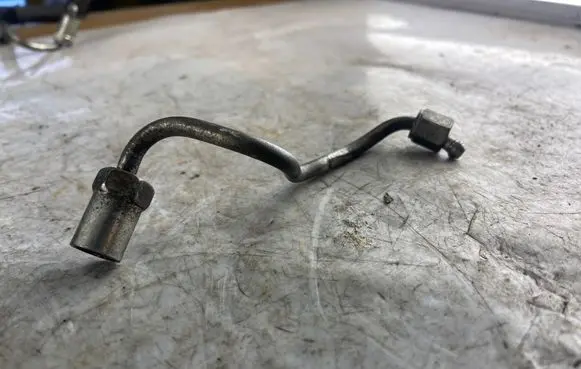 Toyota Corolla Verso AR10 Fuel injector supply line/pipe 