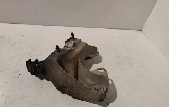Audi A4 S4 B6 8E 8H Engine mounting bracket 8E0199352