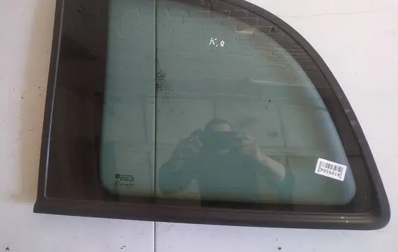 Opel Zafira A Rear side window AS3