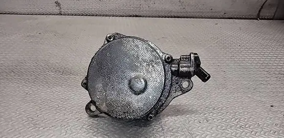 BMW 5 E60 E61 Vacuum pump 