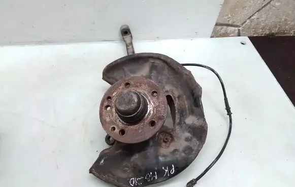 Mercedes-Benz E W210 Front wheel hub spindle knuckle
