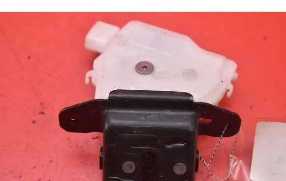 Toyota Yaris Tailgate/trunk/boot lock/catch/latch 