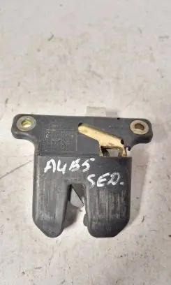 Audi A4 S4 B5 8D Tailgate/trunk/boot lock/catch/latch 3b5827505