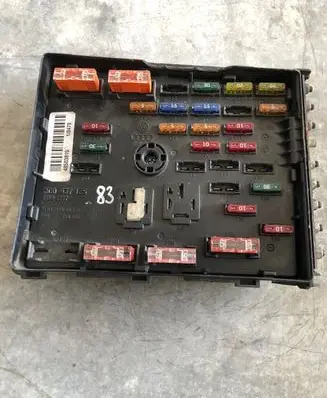 Volkswagen PASSAT B6 Fuse module 3C0937125 63592777