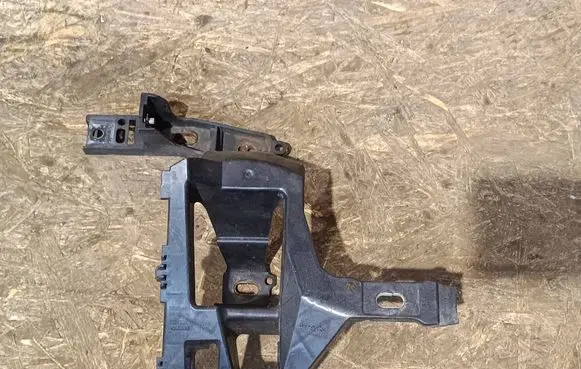 Opel Corsa E Front bumper mounting bracket 39003561 475498858