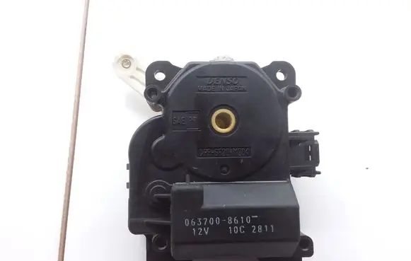 Toyota Avensis Verso Air flap motor/actuator 0637008610