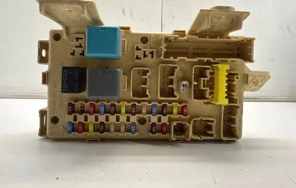 Toyota Avensis T250 Fuse box set 82641CA010F 4010529983 05019706505501
