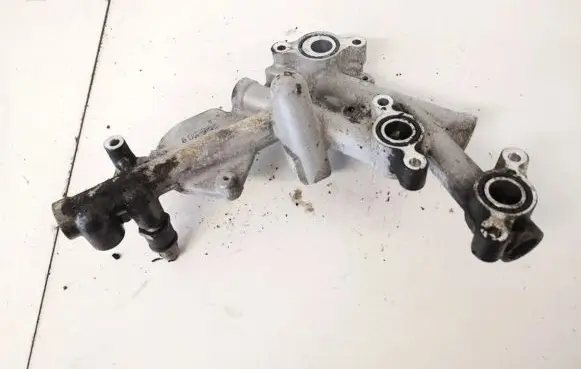 Toyota Avensis T270 Engine mounting bracket