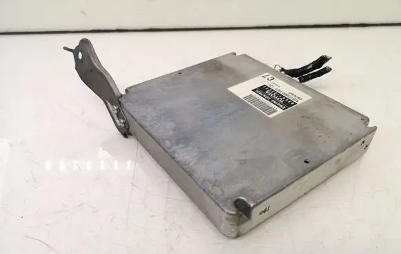 Toyota Avensis T250 Engine control unit/module 8966105C71 MB1758009411