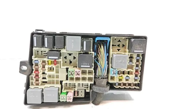 Ford Focus Fuse box set AV6T14A067AD E02345500 041335