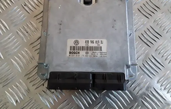 Volkswagen PASSAT B5 Engine control unit/module 038906019BJ 0281010176 28SA4086