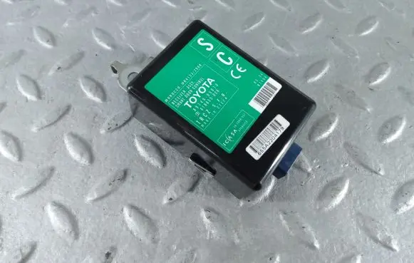 Toyota Avensis T270 Door control unit/module 8974005070 61B655000