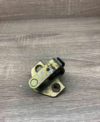 Ford Mondeo Mk III Front door lock loop/hook striker 2M51F21982AA