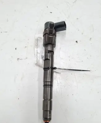Audi A8 S8 D3 4E Fuel injector 057130277M 0445110158
