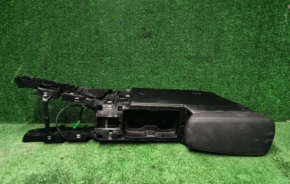 Opel Mokka B Armrest
