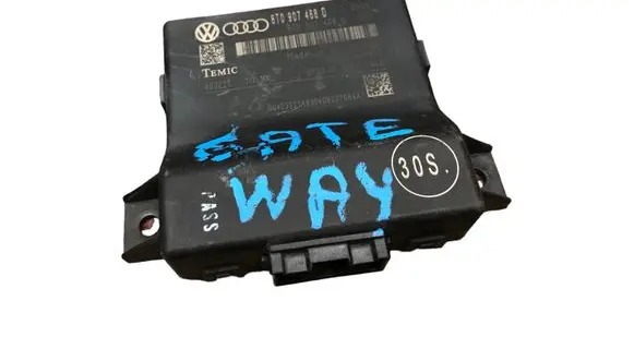 Audi A5 8T 8F Gateway control module 8T0907468D 403221