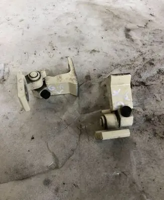 Volkswagen Touran III Rear door hinge set 8x0831403e