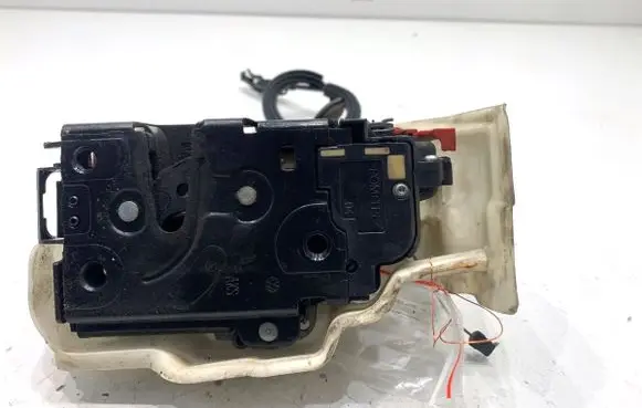 Volkswagen Golf Plus Front door lock 3D1837016AC