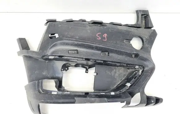BMW 2 F46 Front bumper mounting bracket 7301548
