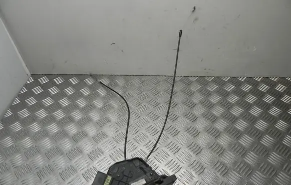 Mazda 3 I Loading door lock 3N6AA26413B T6875