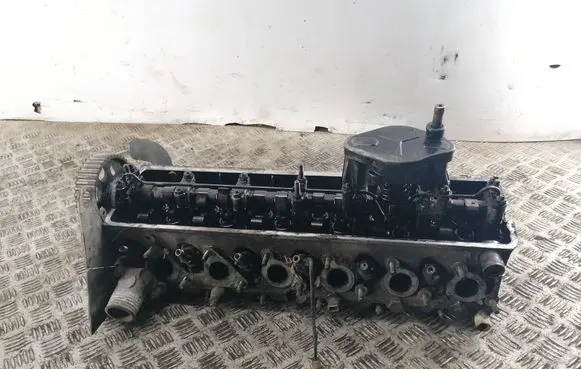 BMW 3 E30 Engine head 1275551