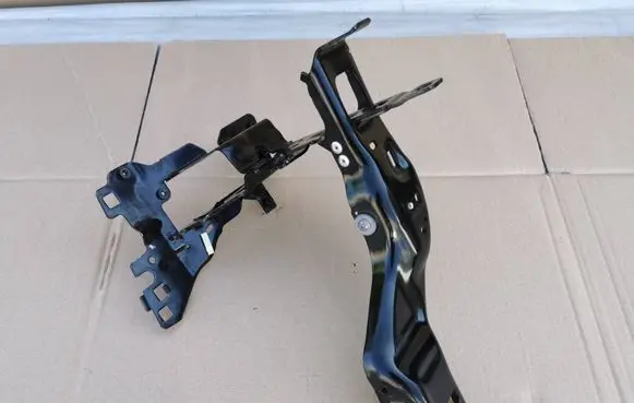 BMW M5 G90 Headlight/headlamp mounting bracket 7383857