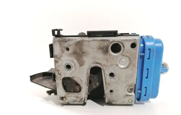 Audi A4 S4 B5 8D Rear door lock 8D0839015A