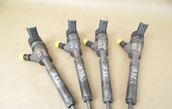 Toyota Corolla E120 E130 Fuel injector 0445110227 2367033040