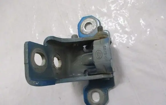 Renault Captur Front door upper hinge