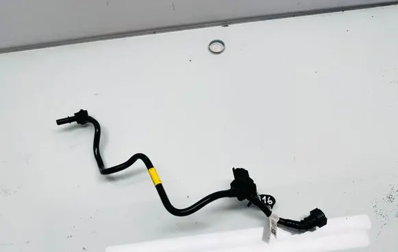 Engine coolant pipe/hose