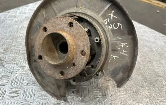 BMW X5 E53 Rear wheel hub