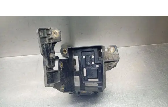 Fender mounting bracket