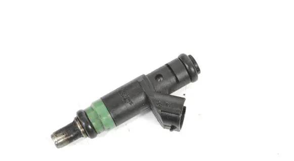 Audi A6 S6 C5 4B Fuel injector 06C133551