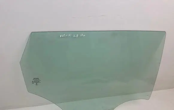 Nissan Qashqai Rear windscreen/windshield window 43R001583