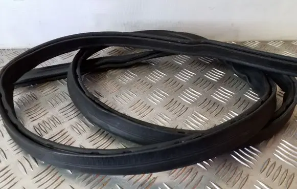 Mercedes-Benz R W251 Engine compartment rubber A2518890098