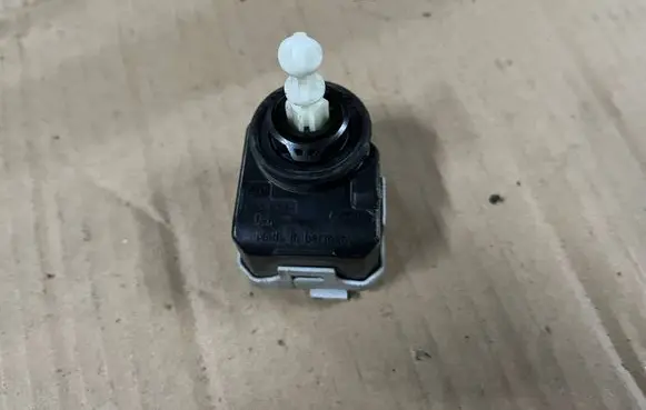 Opel Vectra C Headlight level adjustment motor 